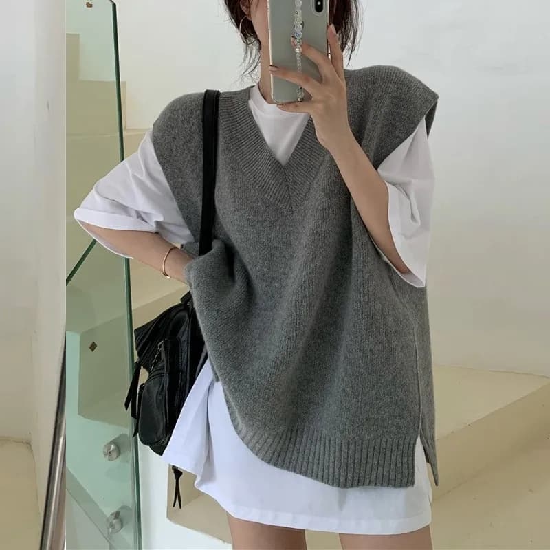 Autumn Sleeveless Women Loose Casual Vest Fashion Solid Color Elegant V-neck Knitted Top Korean Style Pullover Knitwear