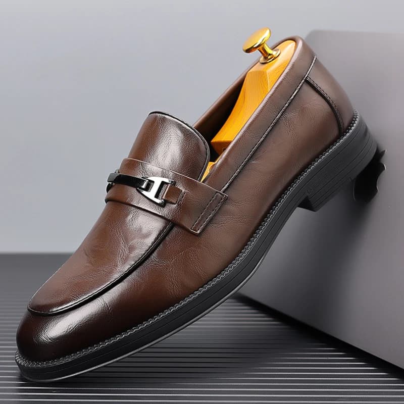 Summer Business Shoes for Men Metal Buckle Loafers Luxury Brand Leather Casual Shoes Comfy Soft Bottom Driving Shoes Mocassins