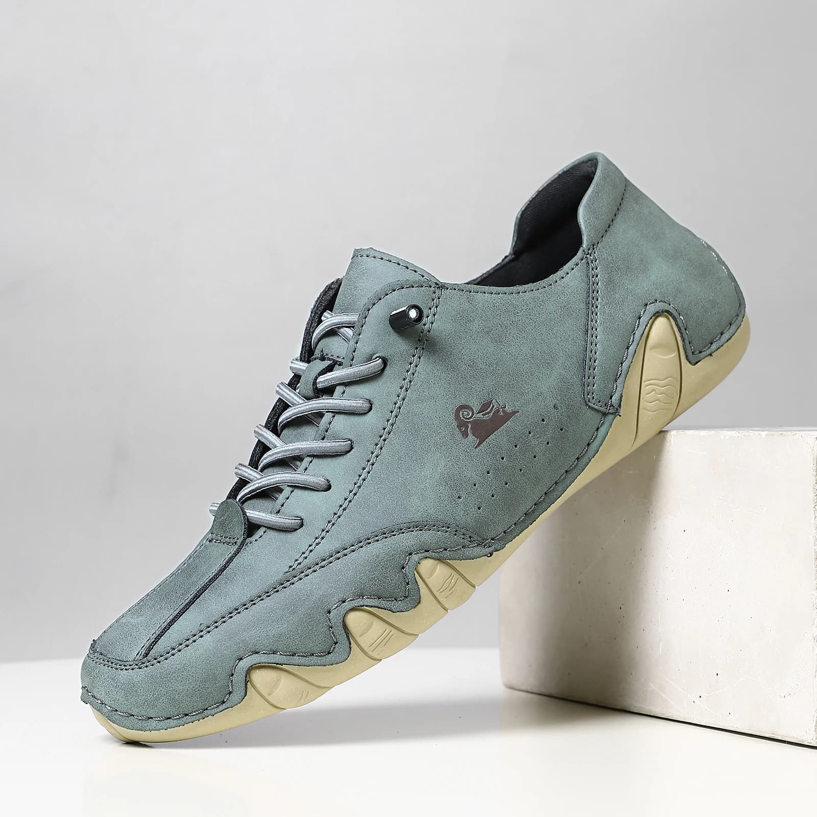 Men's shoes four season new plus size casual shoes fashion low-top soft sole breathable outdoor shoes men's sports walking shoes