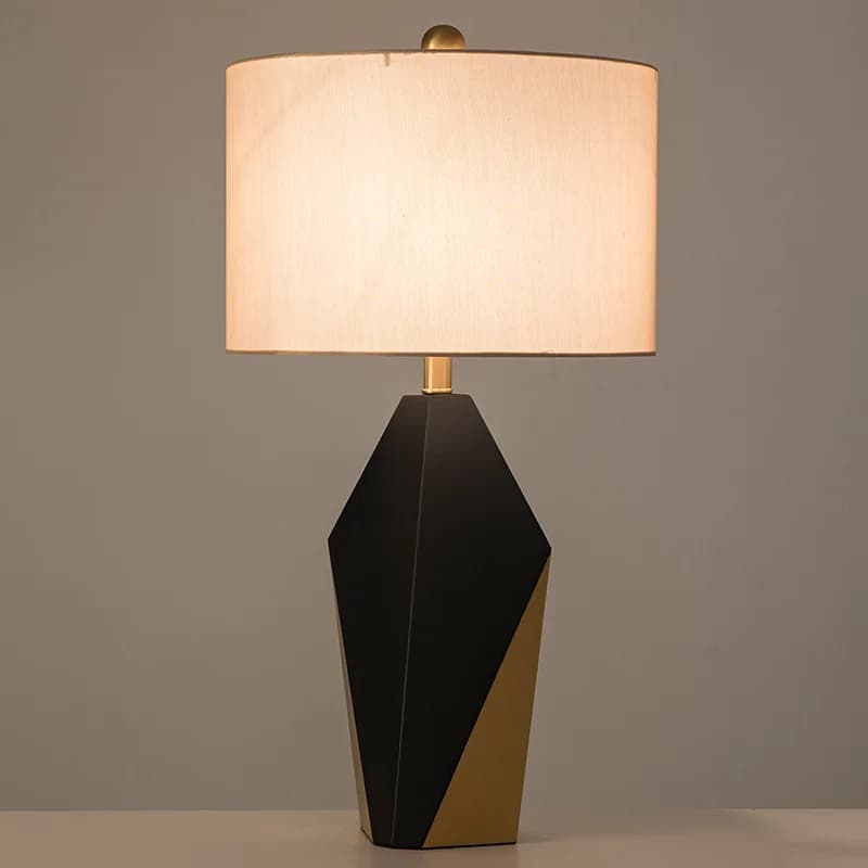 Nordic Bedroom Bedside Lamp Postmodern Polygonal Metal Creative Simple Modern Living Room Study Decorative Table Lamp
