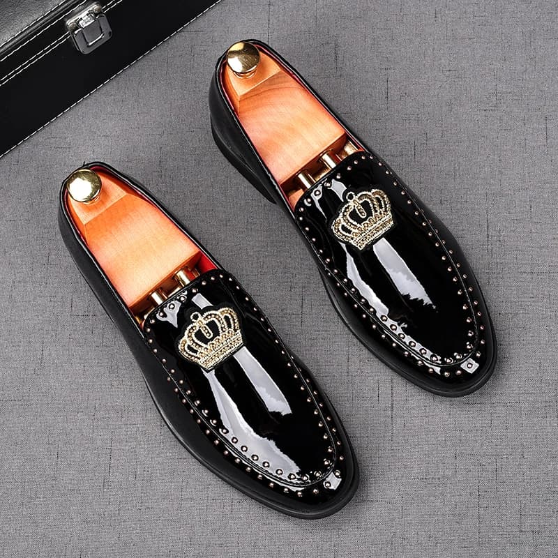Casual Wedding Dress Shoes Men Britain Crown Embroidery Rivet Oxford Homecoming Dress Wedding Prom Loafer Sapato Social Zapatos