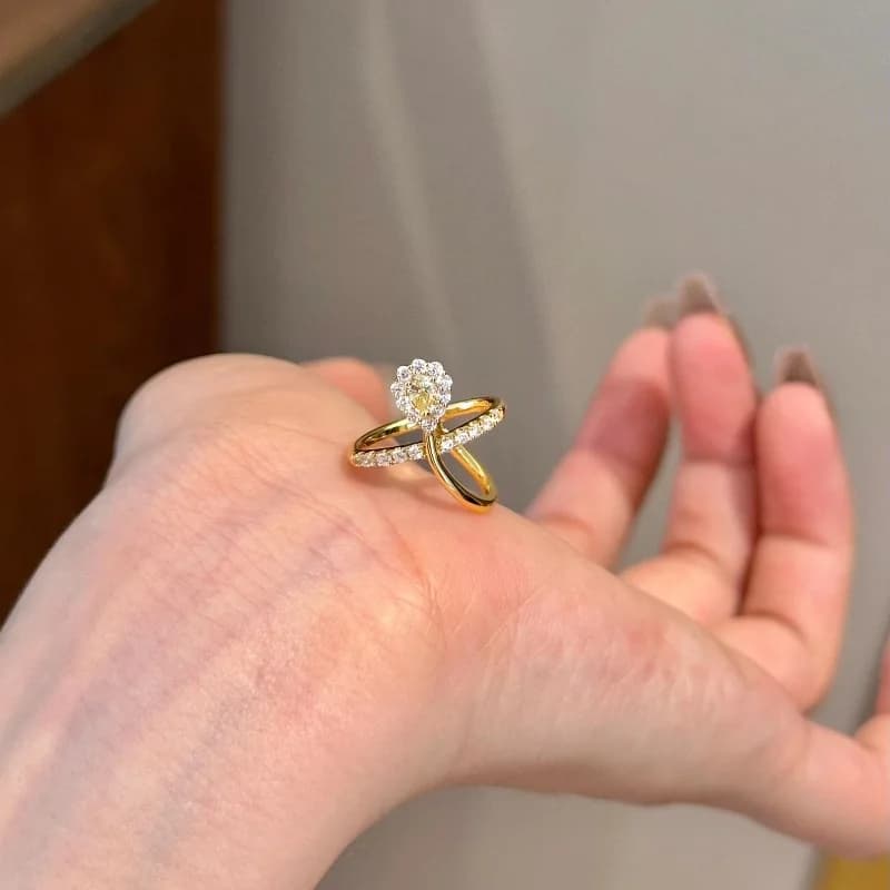 New in trend unique inlaid diamond water drop fashion rings for women light luxury irregular small flower ring wedding jewelry