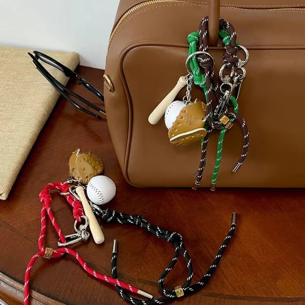 Personalized and creative baseball keychain simple car keychain handmade rope bag pendant keyring, hanging accessory gift