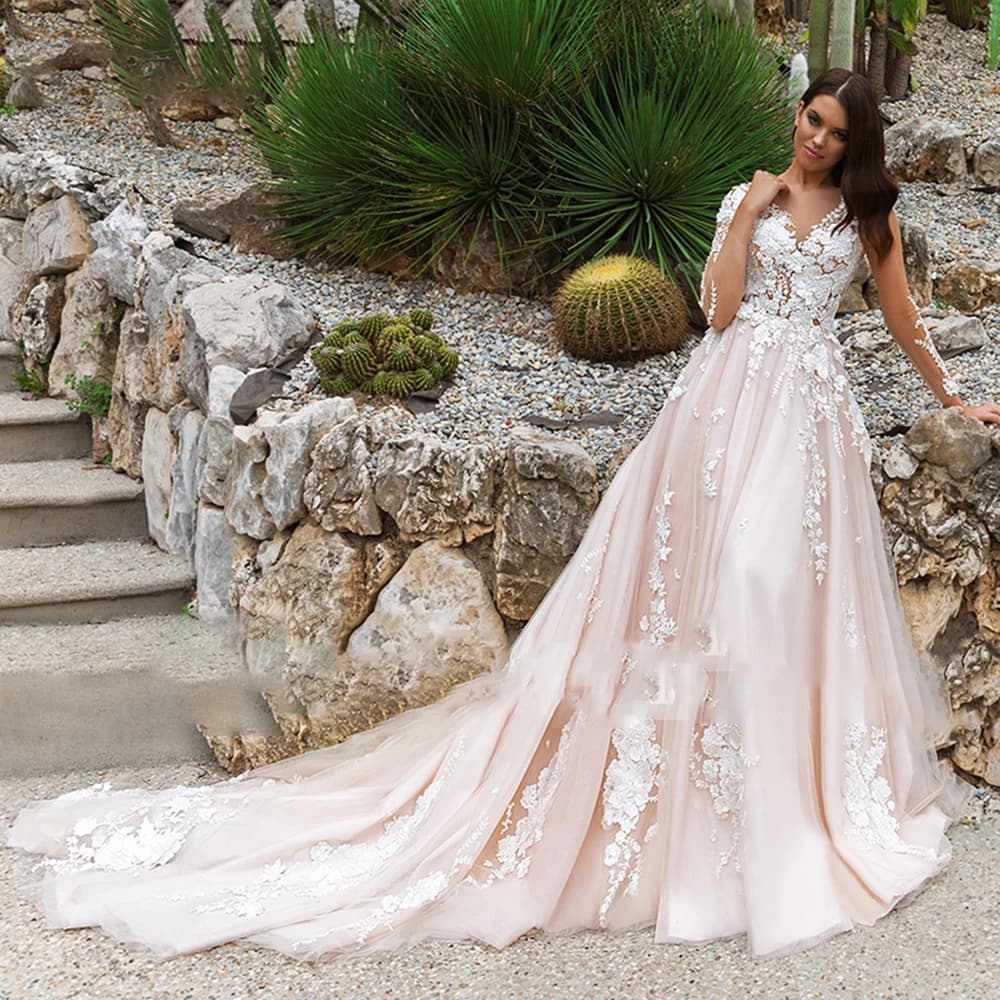 New Designer A-Line Wedding Dresses Elegant Scoop Neck Full Sleeve Bride 2022 Gorgeous Appliques Court Train Vintage Bridal Gown