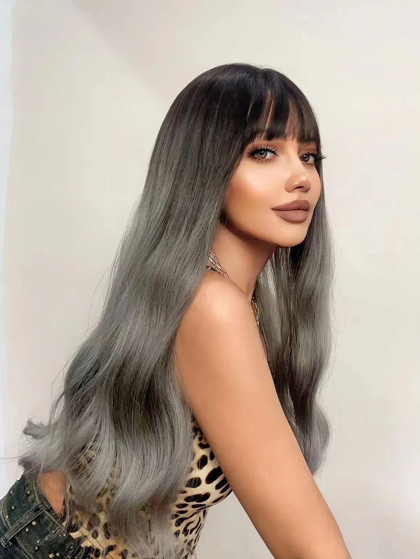 24Inch Silvery Grey/ Dark Silver With Bangs Synthetic Wigs Long Natural Wavy Hair Wig for Women Daily Use Cosplay Heat Resistant