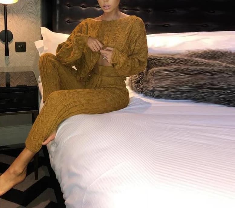 Women's fashionable casual round neck woolen long sleeved suit sweater 2025 winter new women's clothing in stock