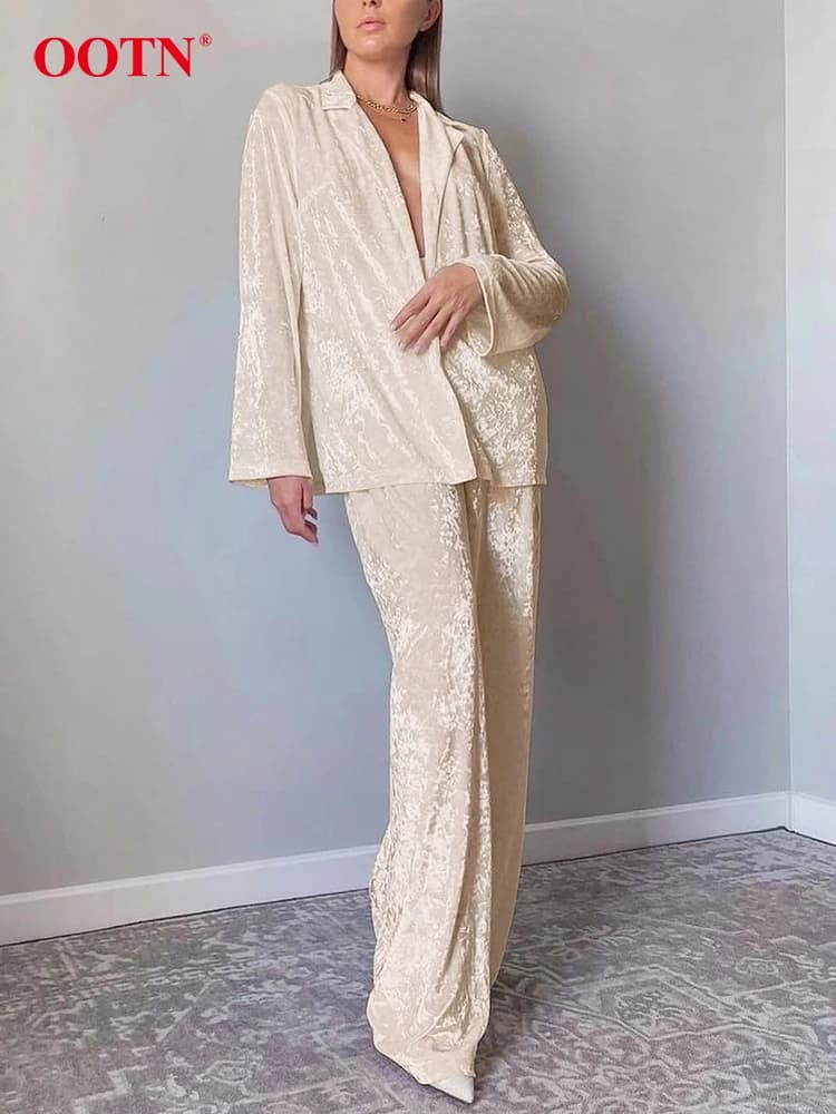 OOTN Beige Velvet 2 Piece Home Wear Winter Long Sleeve Tops High Waist Pants Pajamas Two Piece Set Women 2024 Nighties Sleepwear