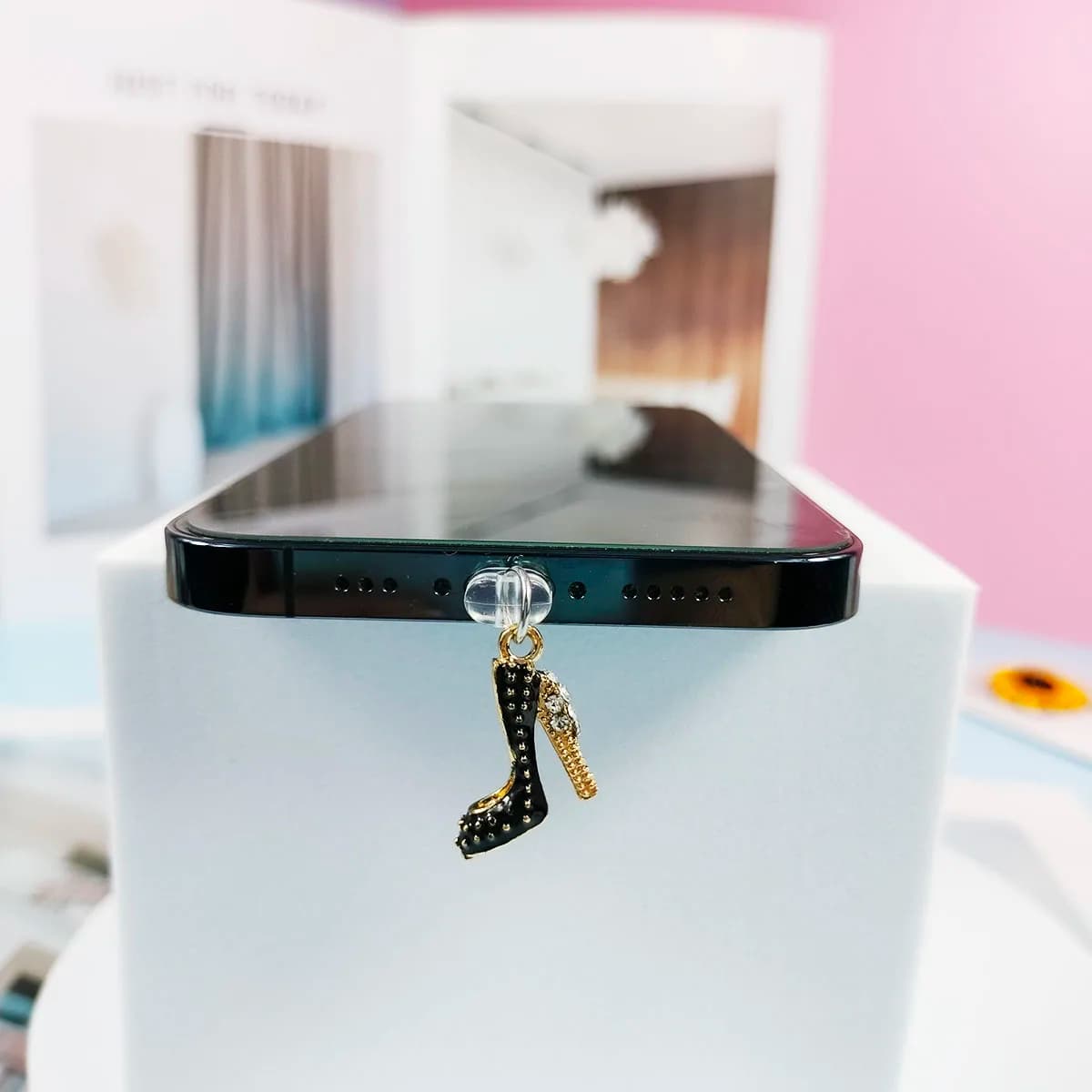 High heeled shoe phone dust plug exquisite decorative pendant suitable for Samsung/iPhone/type c/Android/charging port plug
