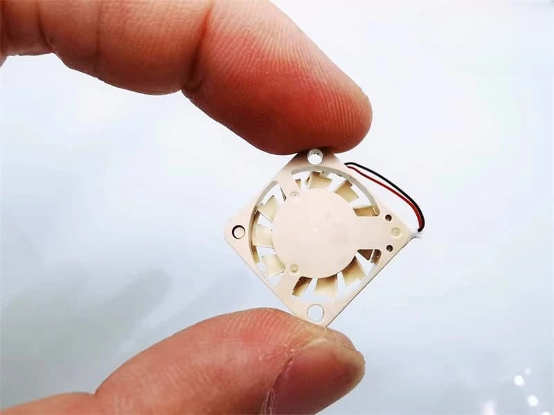 1703 5V 3.3V 1.7CM high rotation micro UAV cooling fan UF3H3-700