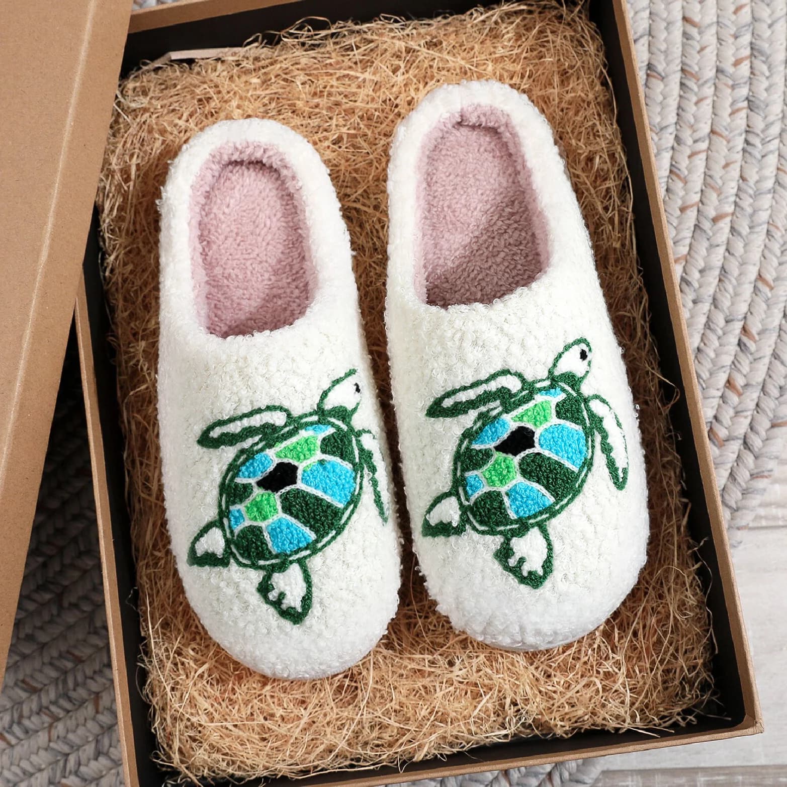 Plush Home Thick-Soled Comfortable Plush Cotton Slippers with Marine Animal Turtle Pattern Embroider, Cute Warm Non-Slip Indoor Slippers, Personalized Gifts for Men and Women to Wear