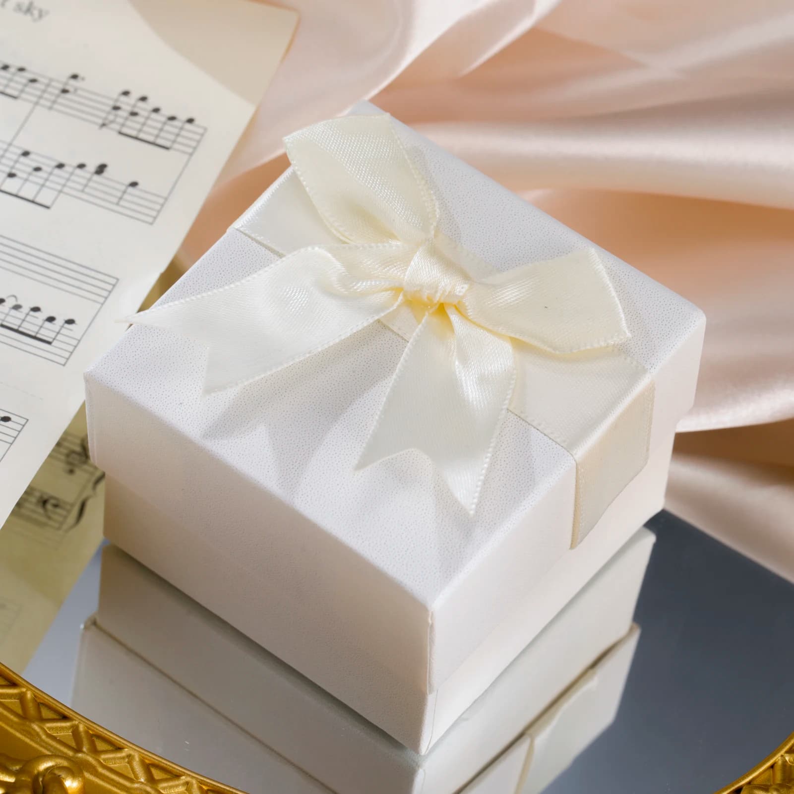 Skryim 7*7*3.5 cm Bow Knot White Gift Box for Jewelry Necklace Ring Bracelet Cufflink Storage Package Wholesale