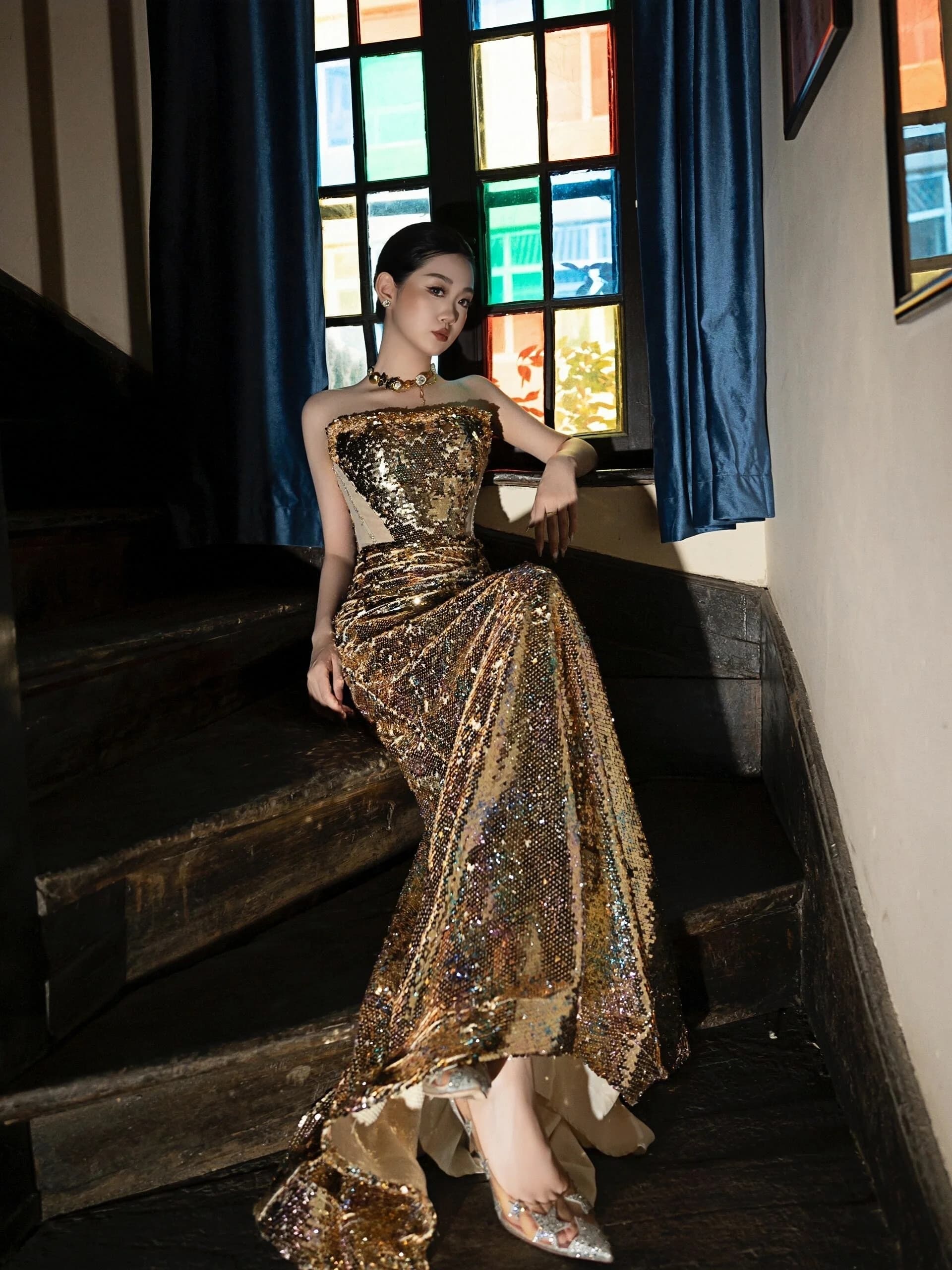 Extravagant Gold Prom Dress Strapless Sleeveless Pleated Sexy Open Back With Sequins Formal Occasion Party Evening Dress