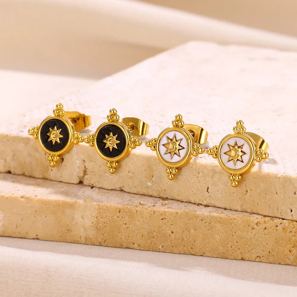 Vintage Unisex Round Stud Earrings With White Black Enamel Color Ear Earrings Crescent Moon Pattern Metal Earings Women Jewelry