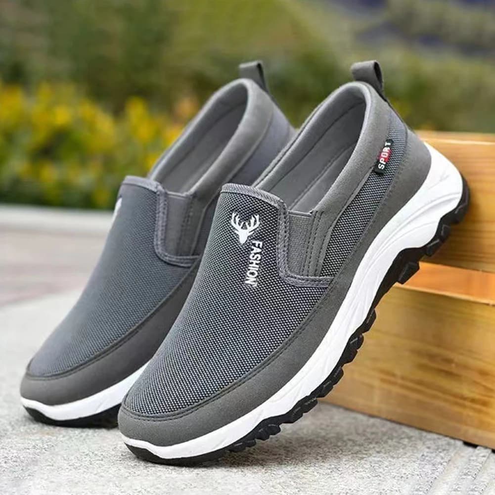 Lightweight Men Casual Shoes Fashion Soft Canvas Shoes Comfortable Flat Cloth Shoes Anti-Slip Men's Flats Outdoor Walking Shoes