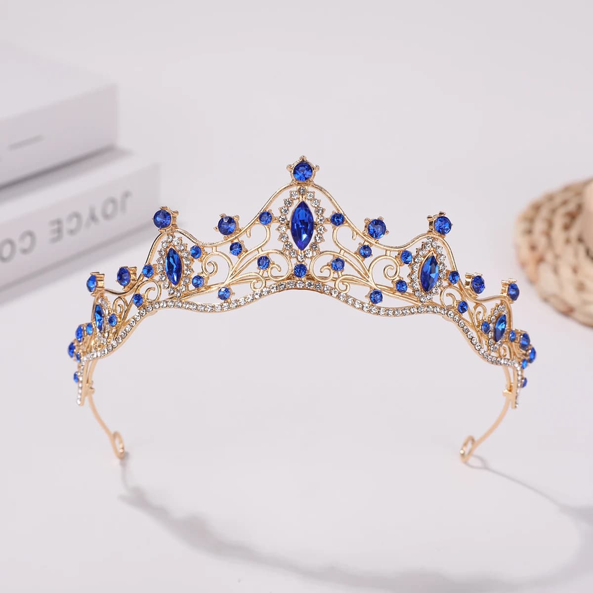 Girl's birthday tiara bridal wedding hair accessories Korean simple wedding dress children's performance tiara accessories.