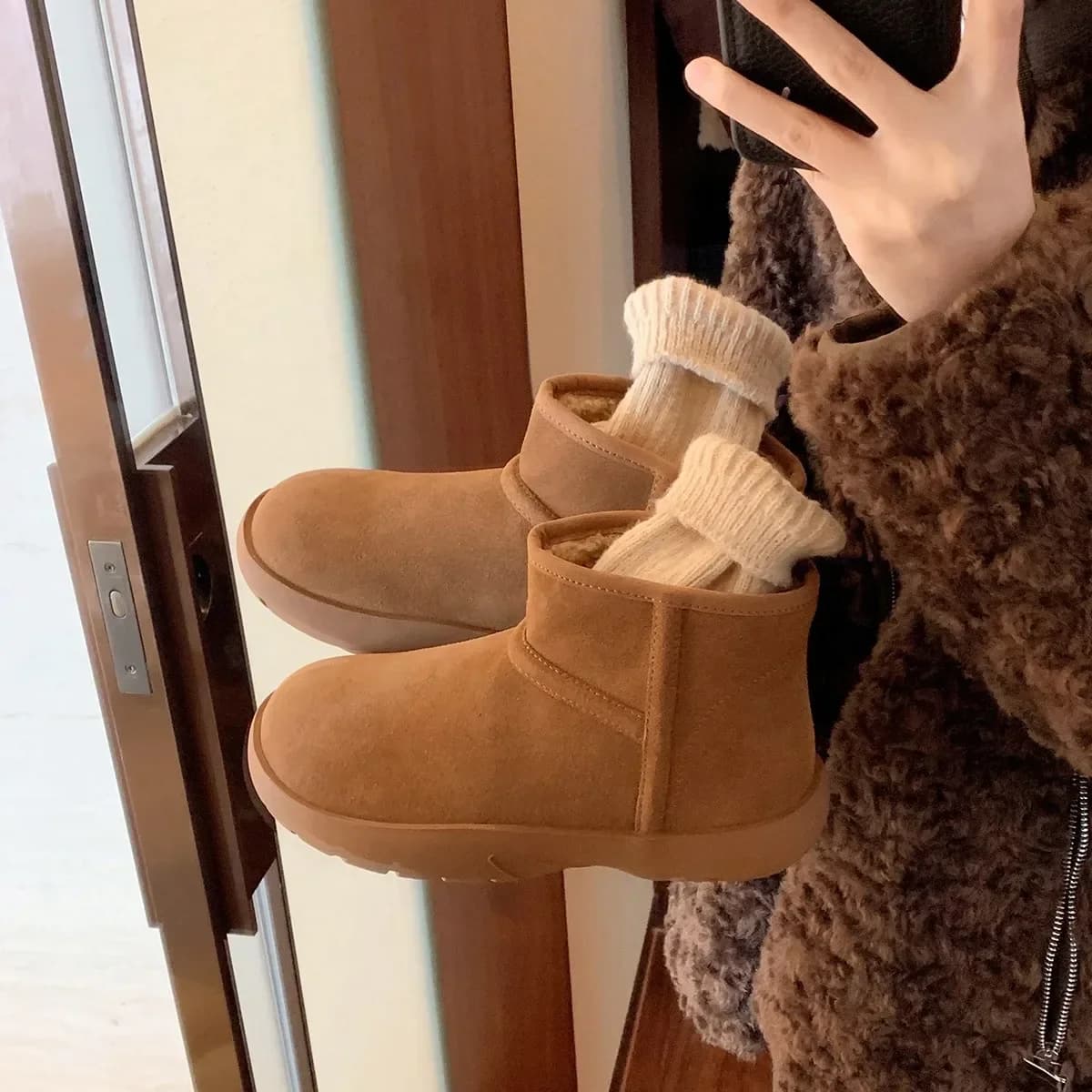 Snow Boots Women's Short Tube Thickened Cotton Shoes Non-slip Winter New Student Women's Shoes 2024 Black Boot Platform Sneakers