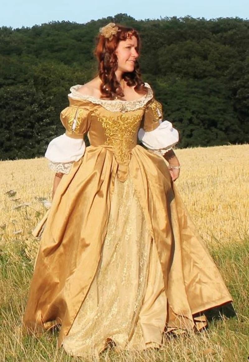 Vintage Renaissance Prom Dress Off The Shoulder Half Sleeves Gold Princess Formal Event Party Gown For Women Customized