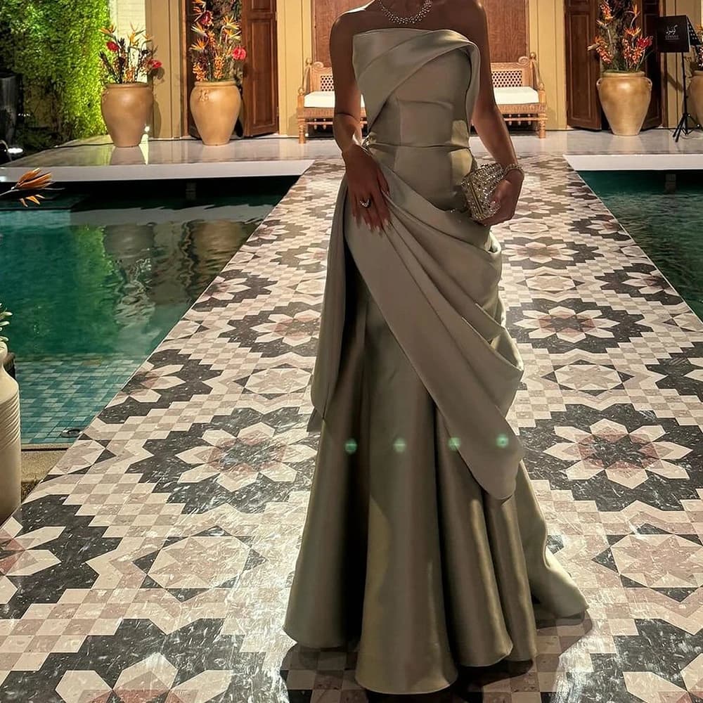Customized Classic A-Line Green Satin Evening Dress Modern Strapless Sleeveless Saudi Arabia Sweep Train فساتين للمناسبات الخاصة