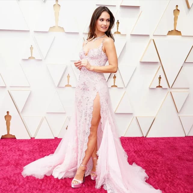 Pink Celebrity Dresses A-line Spaghetti Straps Tulle Appliques Slit Long Famous Formal Red Carpet Dresses Customized