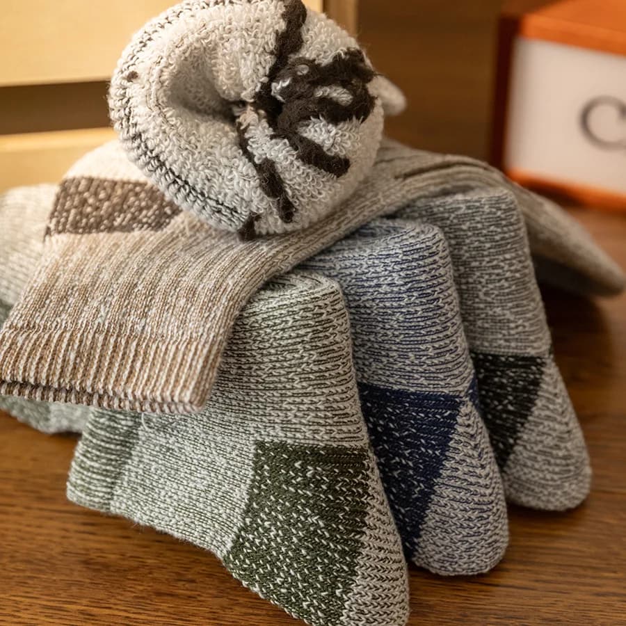 Merino Wool Socks Thicken Warm Hiking Cushion Crew Socks For Men Women Wool Outdoor Sports Socks Moisture Wicking Euro Size