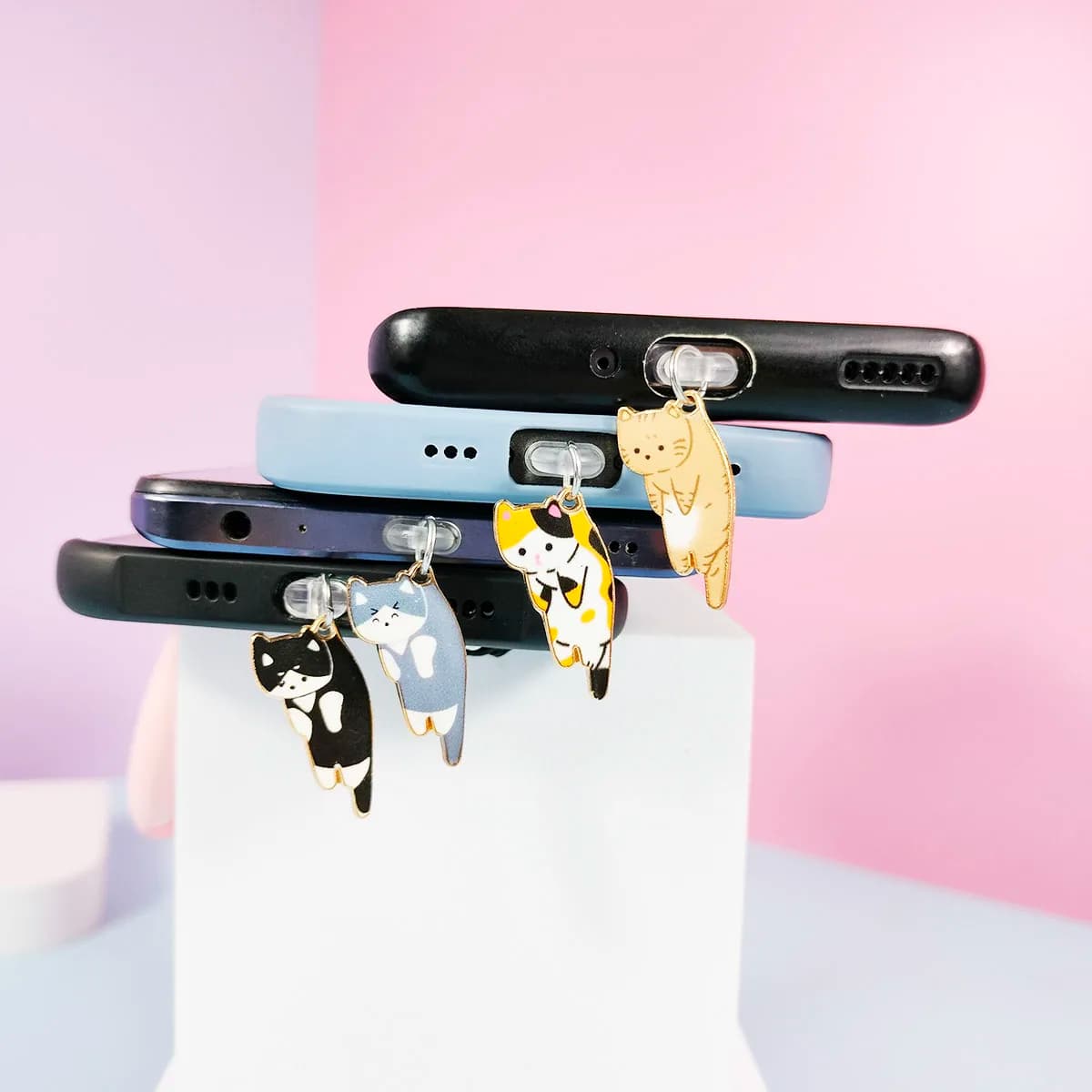 A cat phone dust plug suitable for iPhone for Samsung Type-C interface dust plug phone suspension accessories cute cat