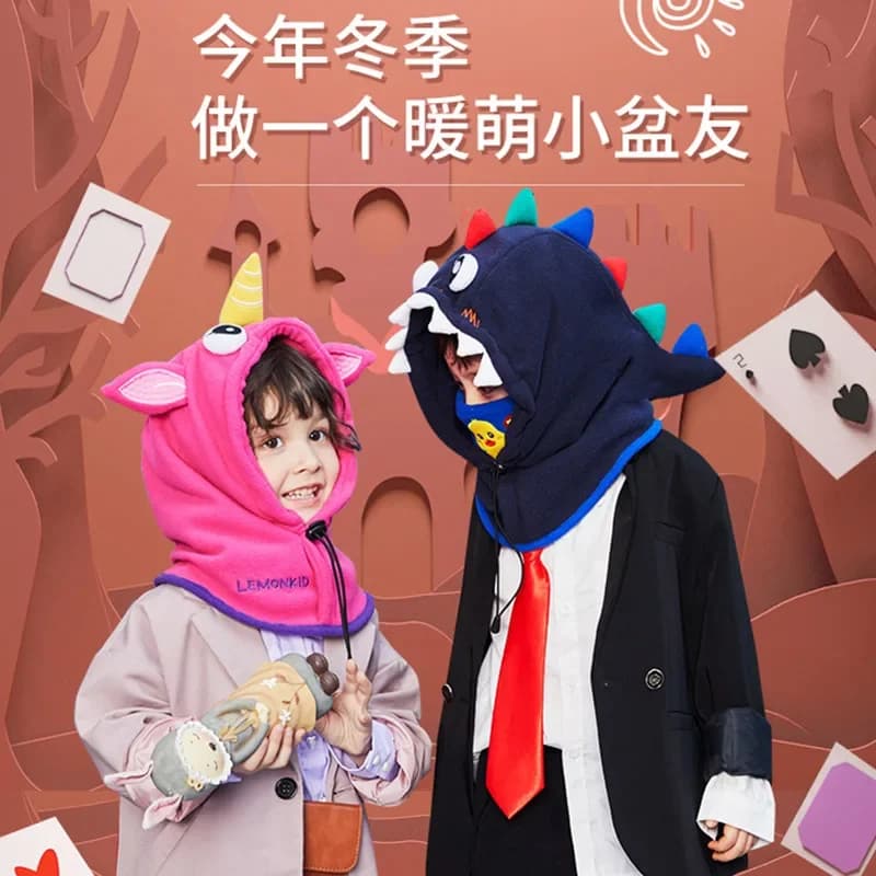 In Winter, Boys and Girls Have An Integrated Windproof Face Protector with Neck and Ear Protection, and A Pullover Hat for Kids