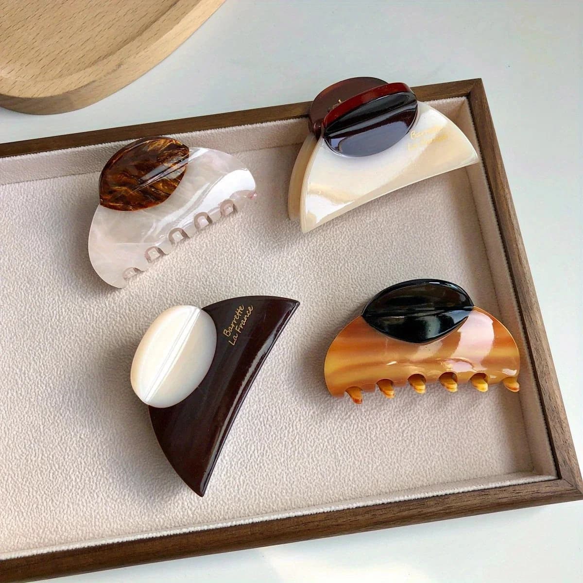 1Pc Elegant Vintage French Hair Clip Two-Tone with Wood Grain & Marbled Design Perfect for Casual Daily Dressing Cute Hair Clips