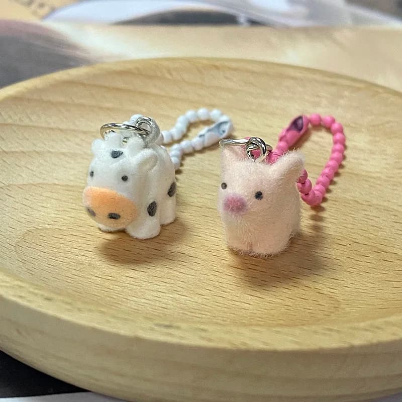 Resin Mini 3D Cow Pig Caterpillar Animal Keychains For Friend Gift Cute Fluffy Kitty Pendant Bag Earphone Case Key Ring Jewelry
