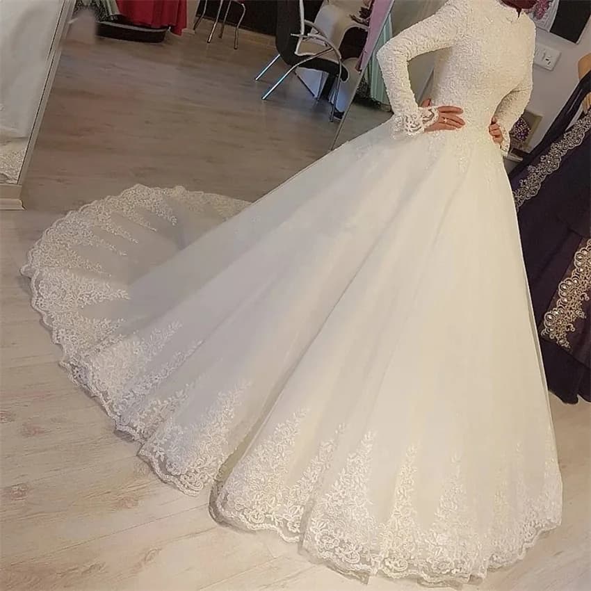 Customized Arabic Muslim Wedding Dresses Princess High Neck Long Sleeves Lace Appliques Bead Bridal Dresses Robe De Mariage