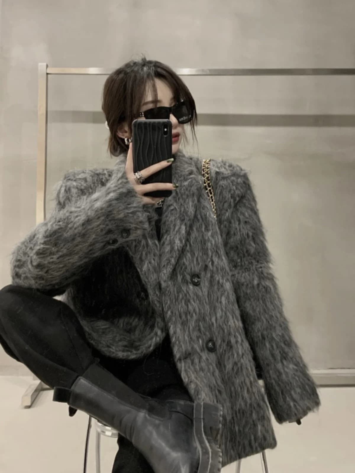 High-End Gray Structured Shoulder Wool Coat Women Autumn Winter Thickened Plush Design Niche Tweed Coat Trendy Female Jacket Top