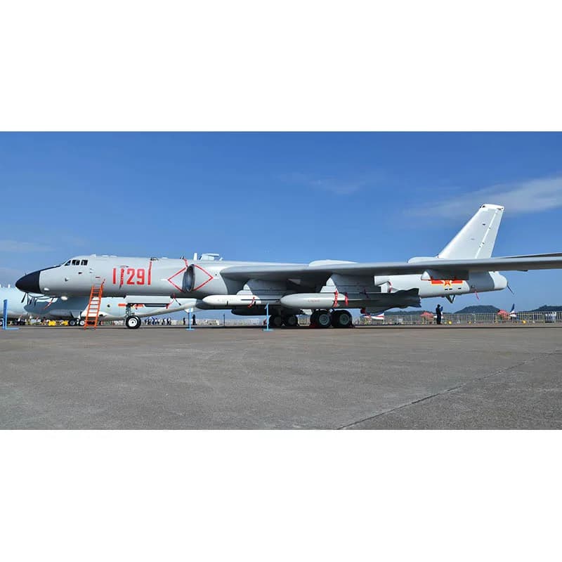 1/144 Trumpeter 03930 Xian H-6K Stratedgic Bomber Aircraft Airplane Plastic Display Model Building Kit Gifts TH18407