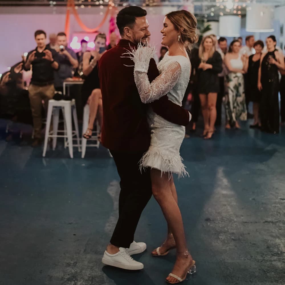 Long Sleeves Boho Mini Feather Wedding After Party Dress Customized Open Back Above Knee Fake Fur Shimmer Lace Bridal Gowns