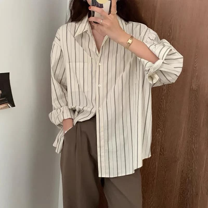 Spring and autumn new vertical striped shirt long sleeve fashion loose fashion Hong Kong style shirt folded to wear top women