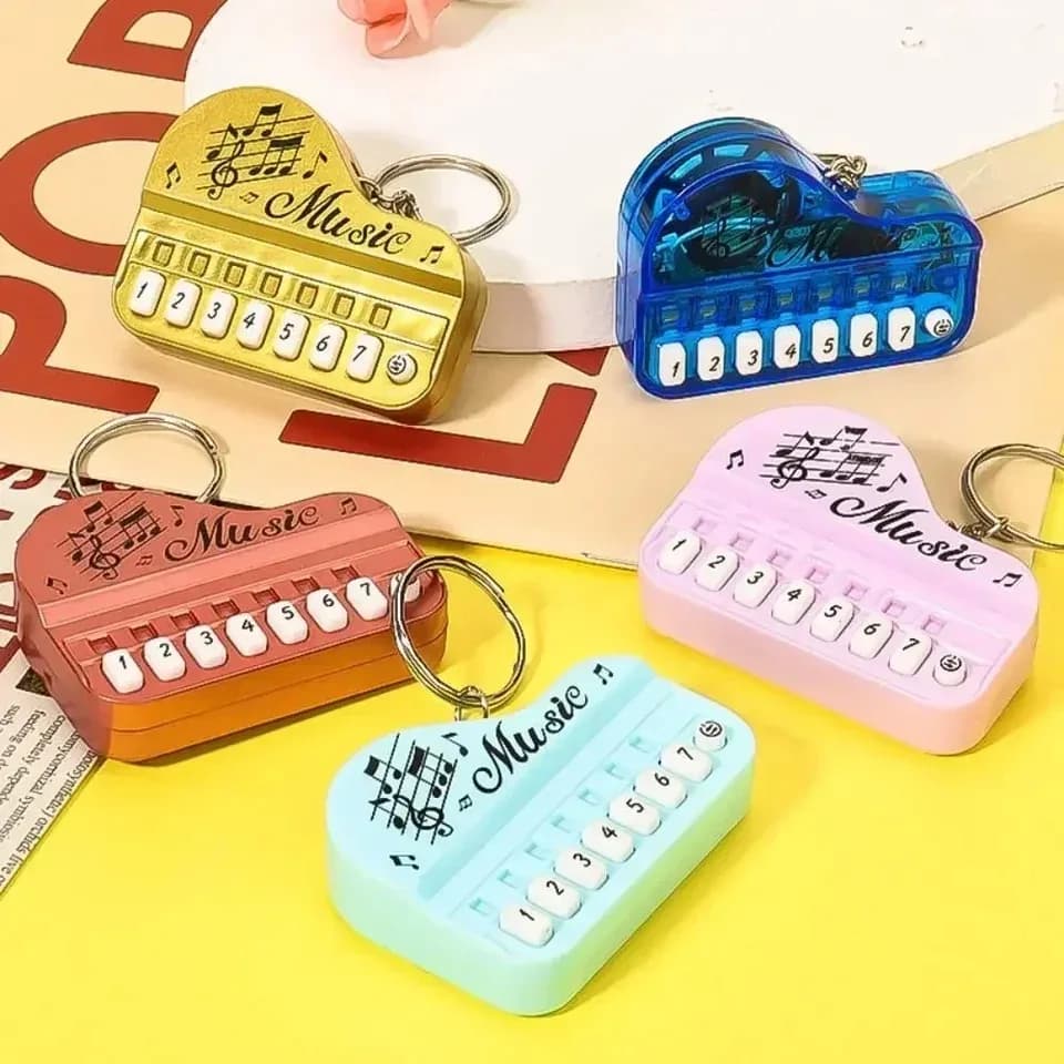 1 Pcs Creative Mini Electronic Piano Keychain Pendant Luminous Music Toy Small Gift