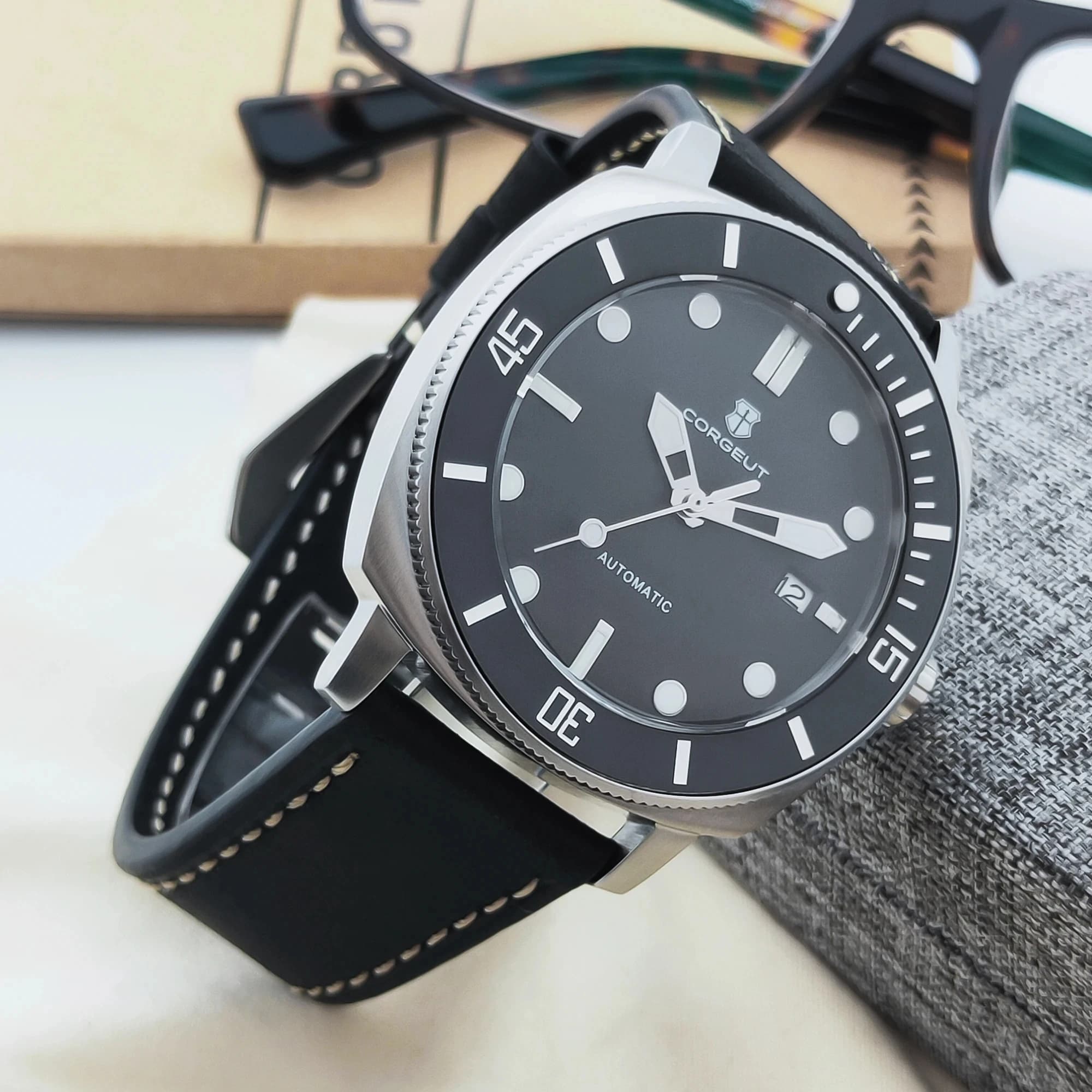 New 42MM Men's Watch NH35 Automatic Movement 316 Stainless Steel Cases Green Night Light Leather Band