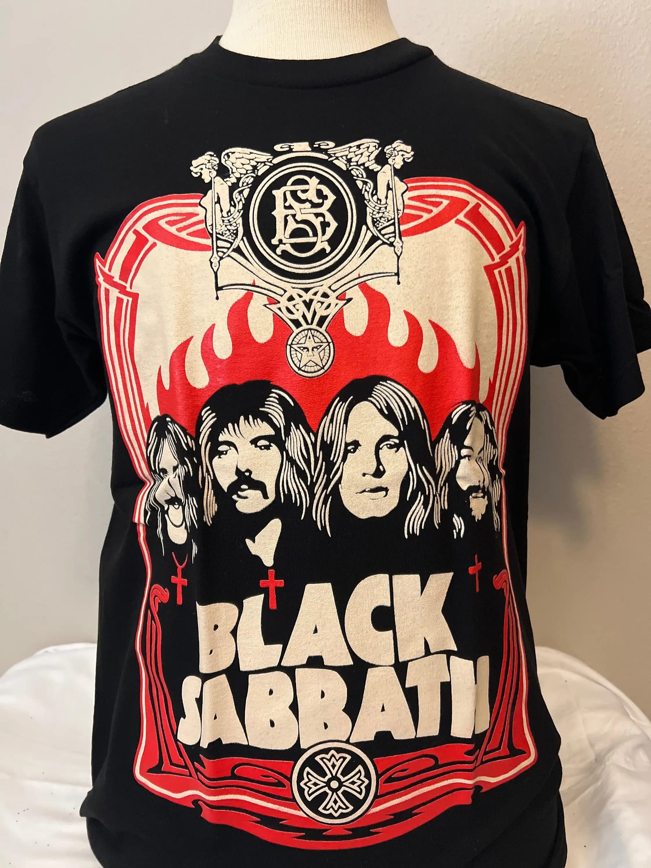 Black Sabb Vintage print rock band shirt