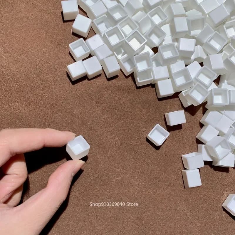 50pcs 0.5/1ml Square Watercolor Paint Pan Plastic Empty Watercolor Half Pans DIY Acrylic Painting Travel Palette Art Supplies