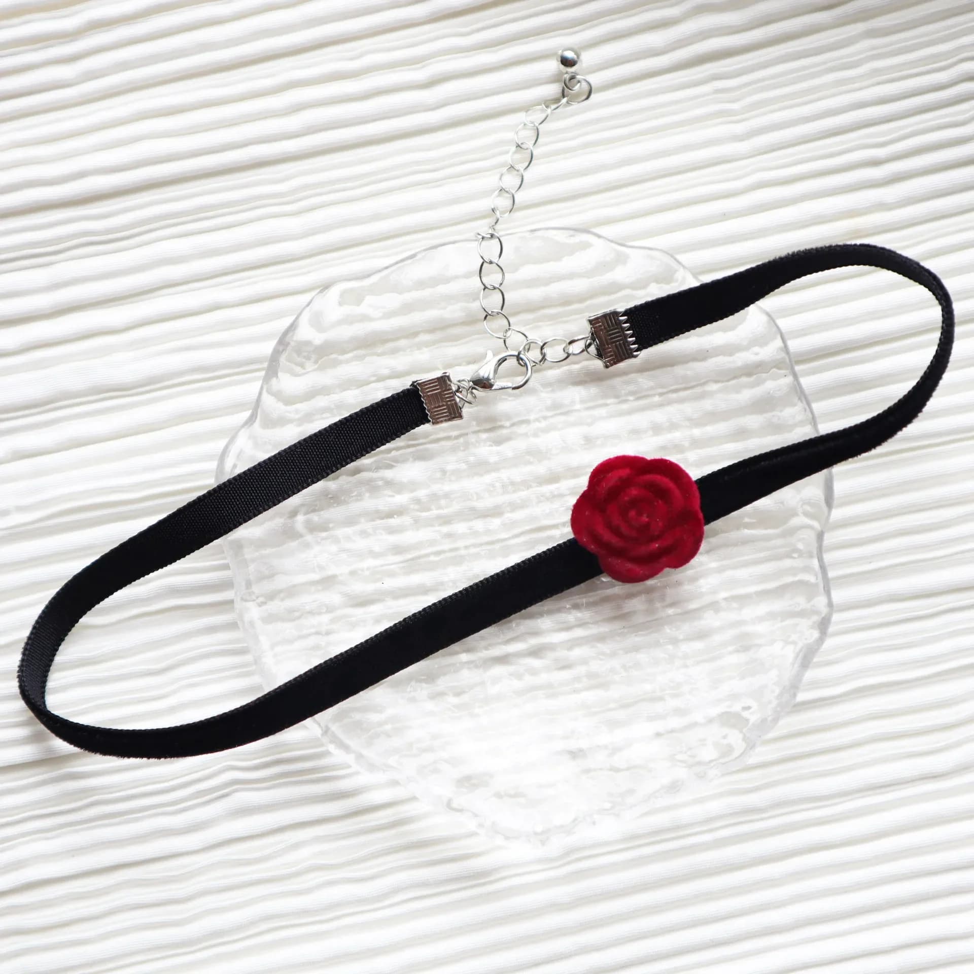 Wine Red Rose Choker Collar Necklace with Unique Design and High-end Quality Sports and Casual Jewelry Accessories for Women