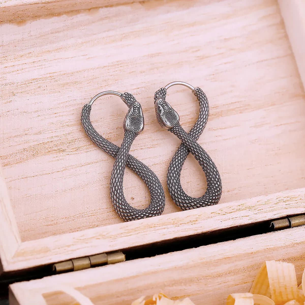 Hip-hop Animal Eight Snake Earrings Men and Women Models Punk Cool Biker Accessories Party Fashion Stainless Steel Jewelry Gift