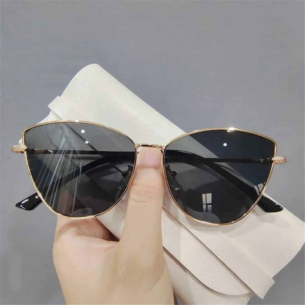 Hot Fashion Oversized Vintage Cat Eye Sunglasses Women Trending Summer Driving Eyewear Shades UV400 for Lady