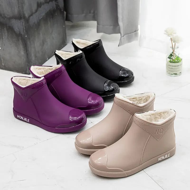 New rain rubber boots ladies fashion galoshes purple warm fur lined rainshoes women's soft slip on ankle boots plush rainboot