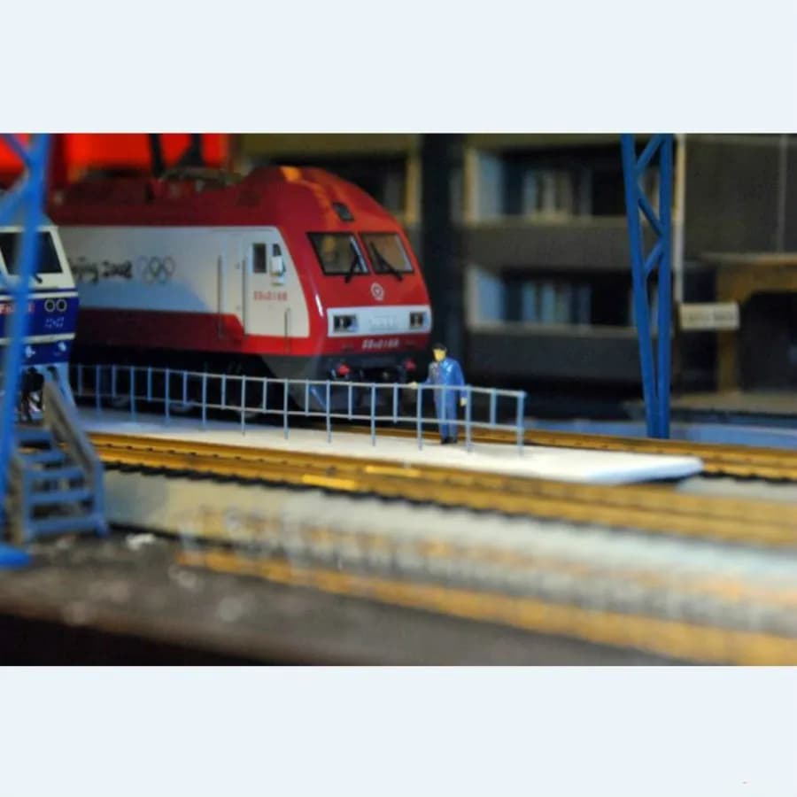 2018 New 10pcs/lot Guardrail Train Model 1 87HO Architectural Scene Sand Table Railway Around The Original Brand Match