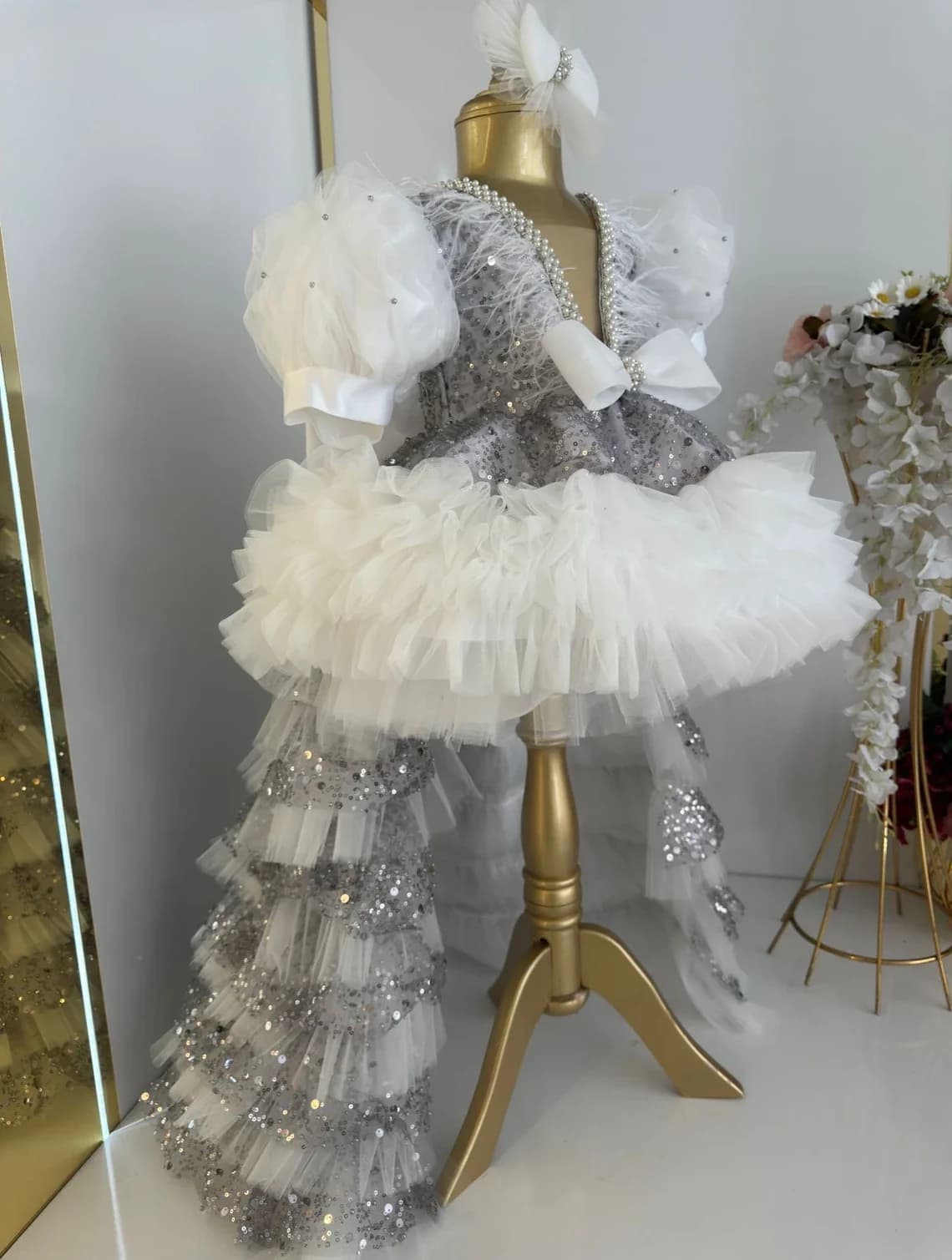 Customized White Flower Girl Dresses For Wedding Layered Feather Tulle Sequins Kids With Bow Birthday Party First Communion Gown