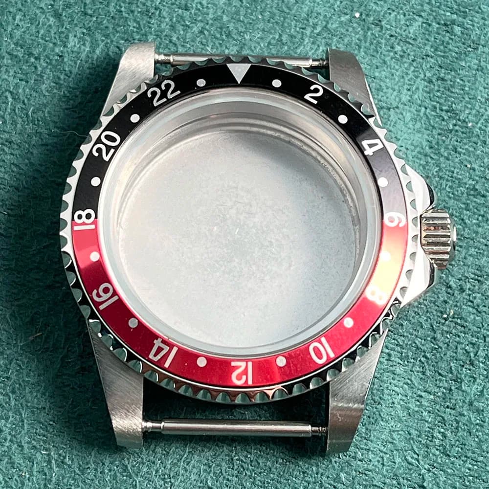 Retro 39mm Silver Case With Half black, half red Border And Flat Sapphire Glass, Suitable For NH35, NH36, And NH34 Movements
