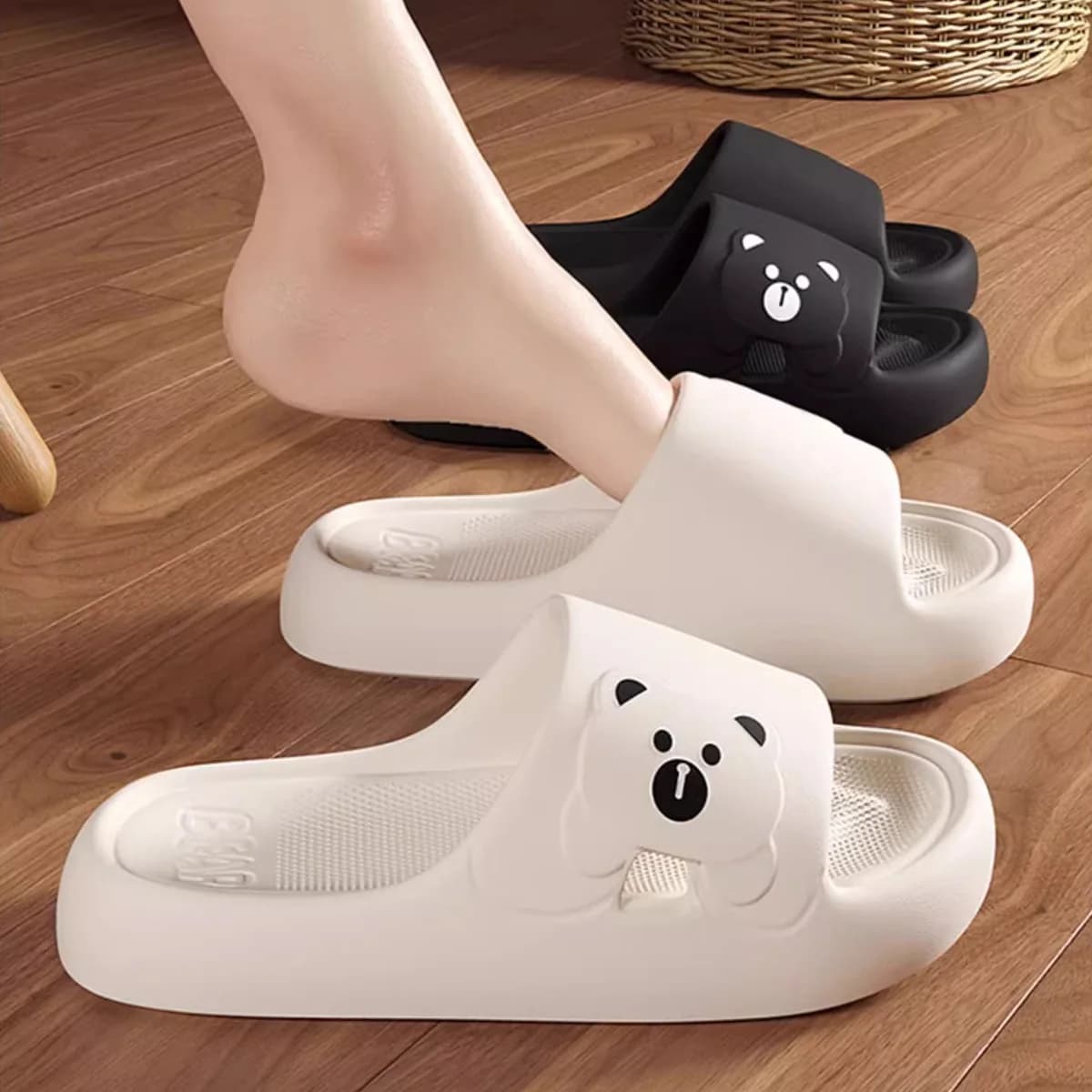 Cute Cartoon Bear Indoor Slippers for Women 2025 New Lightweight Soft Eva Slides Woman Comfort Home Bathroom Non Slip Slippers