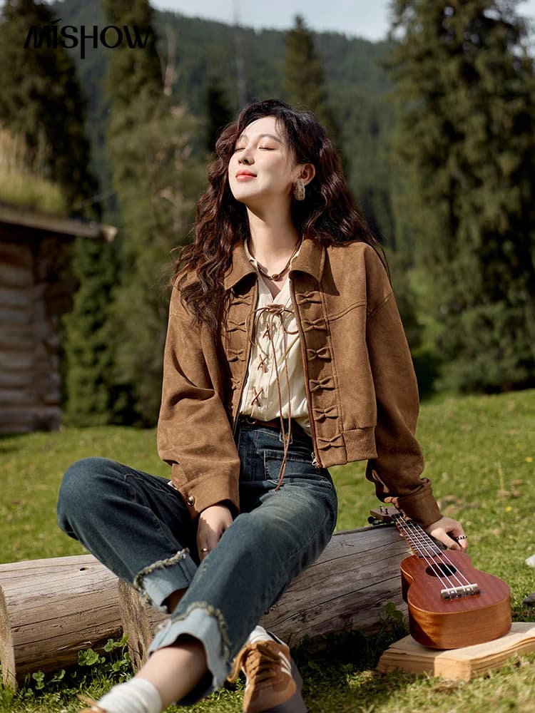 MISHOW Retro Lapel Collar Short Jacket for Women Casual 2024 Autumn Solid Suede Top Metal Zipper Bow Streetwear Coats MXD42W0402