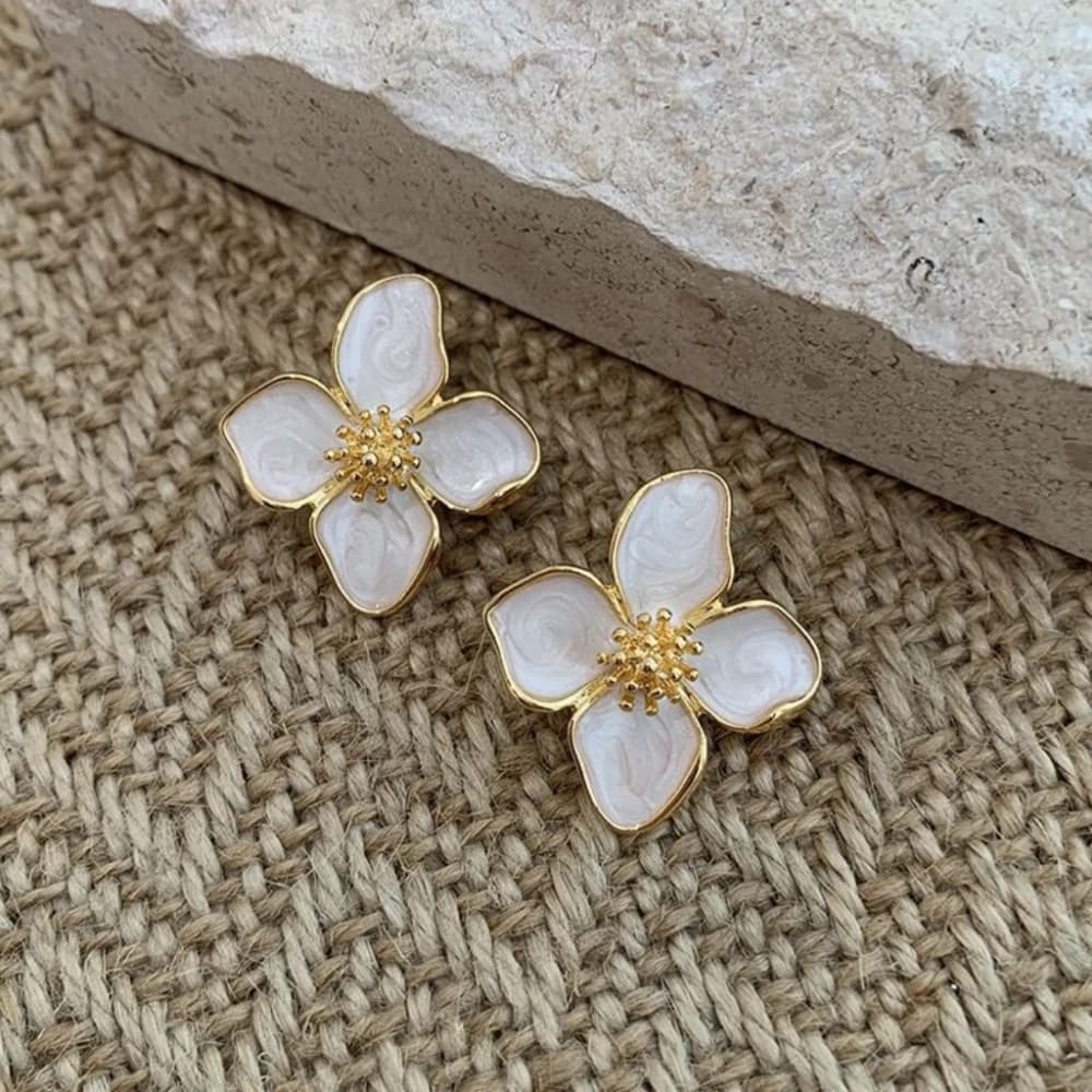 Floral Stud Earrings for Women French Retro Style Elegance Shows Temperament Perfect for Everyday and Also Dinner Party Gifts