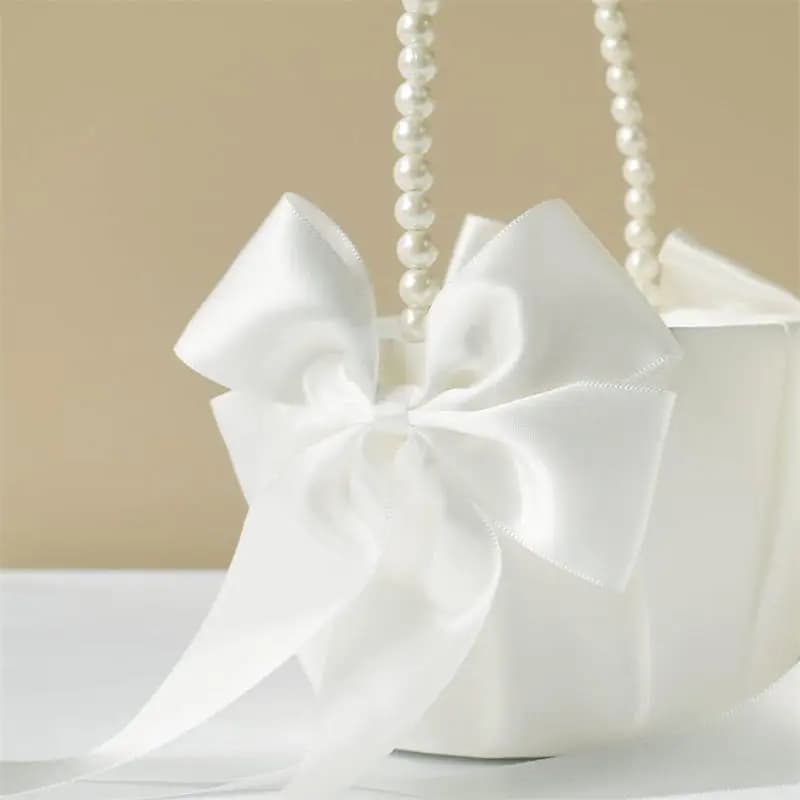 Wedding Flower Basket White Satin Pearl Bowknot Wedding Scattering Flower Basket Foldable Flower Women Pearl Handle Baskets