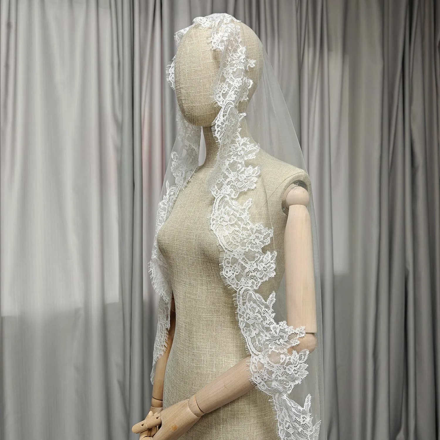 Customized Short Mantilla Wedding Veil with Eyelash Lace, 1m/1.5m/2m Short/Medium Length Veil with Hidden Comb, Single Tier Veil