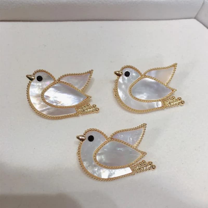 High-end Fashion Meng Wanzhou Peace Dove Brooch Plated Real Gold Color Natural Sea Mother Exquisite Suit Corsage Accessories